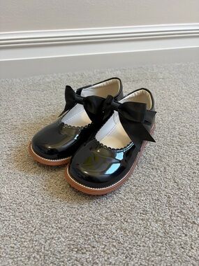 Girls' Black Patent Leather Mary Jane Dress Shoes with Bow